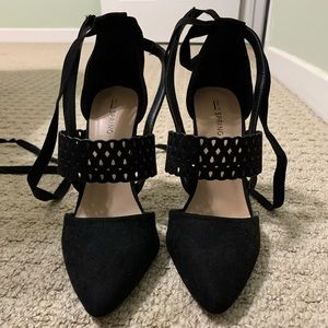 ⭐️ 2/ $15 ⭐️  Size 8 black heels